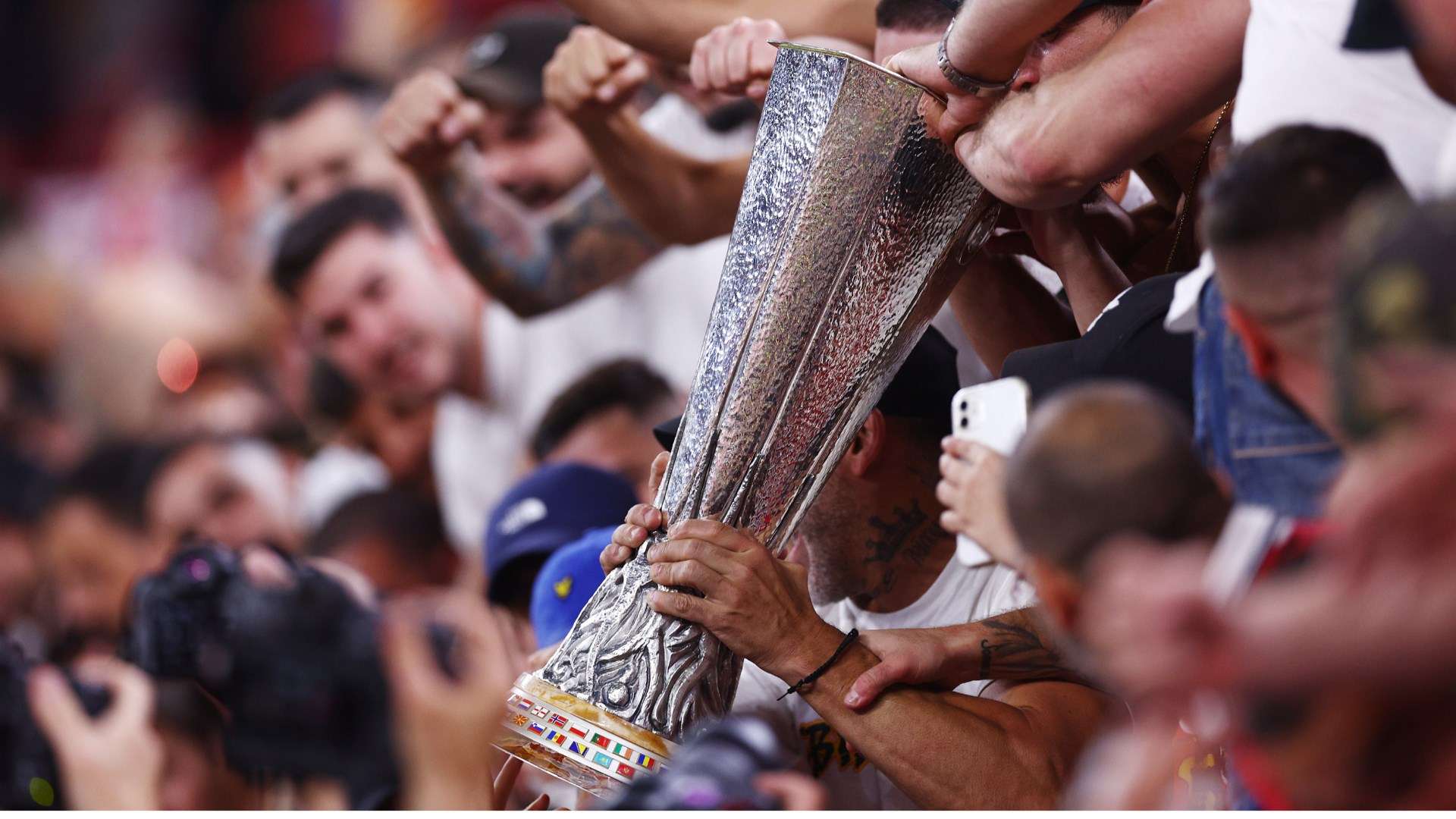 金京元将领衔中国裁判组执裁男子U17亚洲杯半决赛盛况